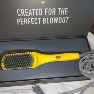 THE BRUSH CRUSH- HEATED STRAIGHTENING BRUSH Drybar